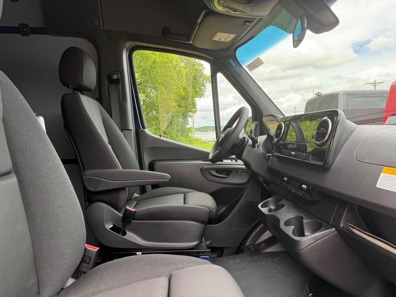 Mercedes-Benz Sprinter Van Vehicle Image 6