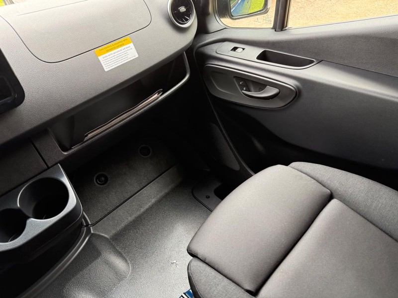 Mercedes-Benz Sprinter Van Vehicle Image 9