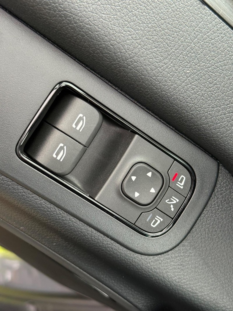Mercedes-Benz Sprinter Cargo Van Vehicle Image 15