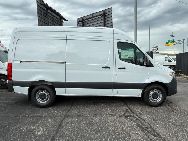Mercedes-Benz Sprinter Cargo Van Vehicle Image 2