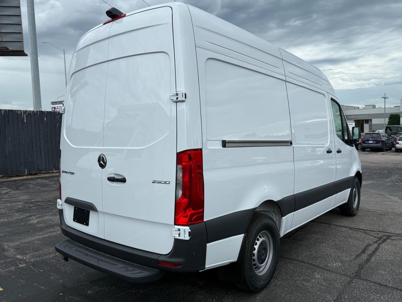 Mercedes-Benz Sprinter Cargo Van Vehicle Image 3