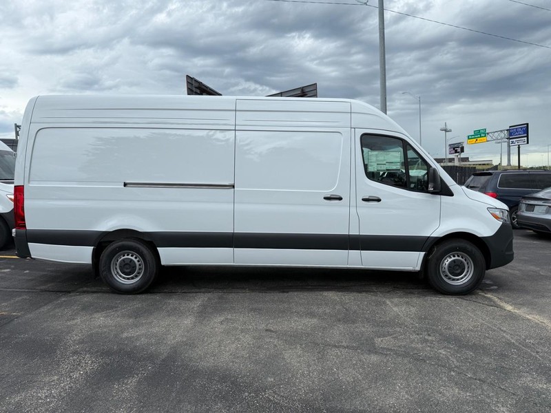 Mercedes-Benz Sprinter Cargo Van Vehicle Image 2