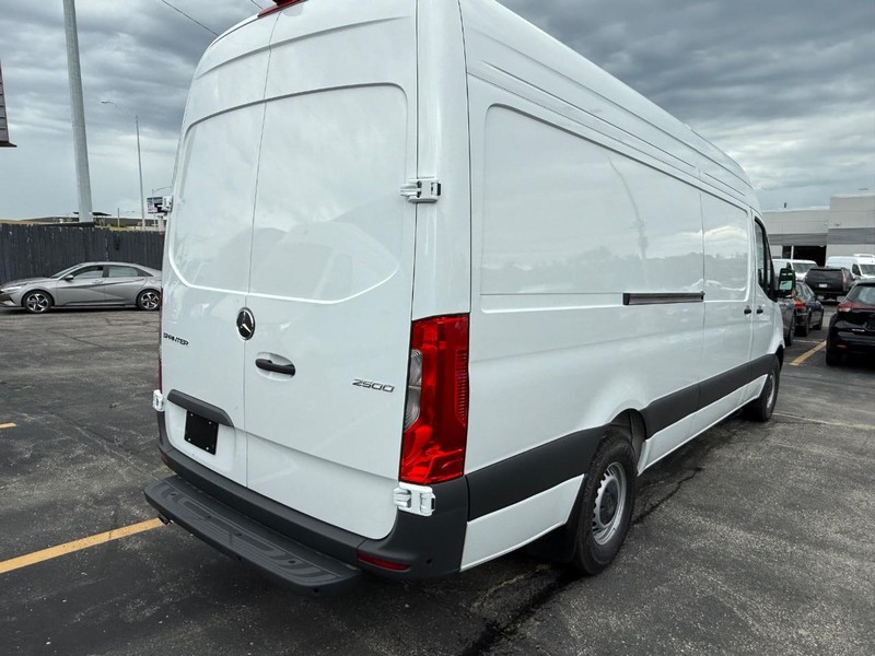 Mercedes-Benz Sprinter Cargo Van Vehicle Image 3