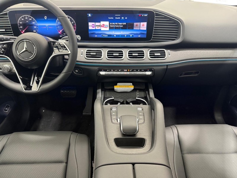 Mercedes-Benz GLE Vehicle Image 5