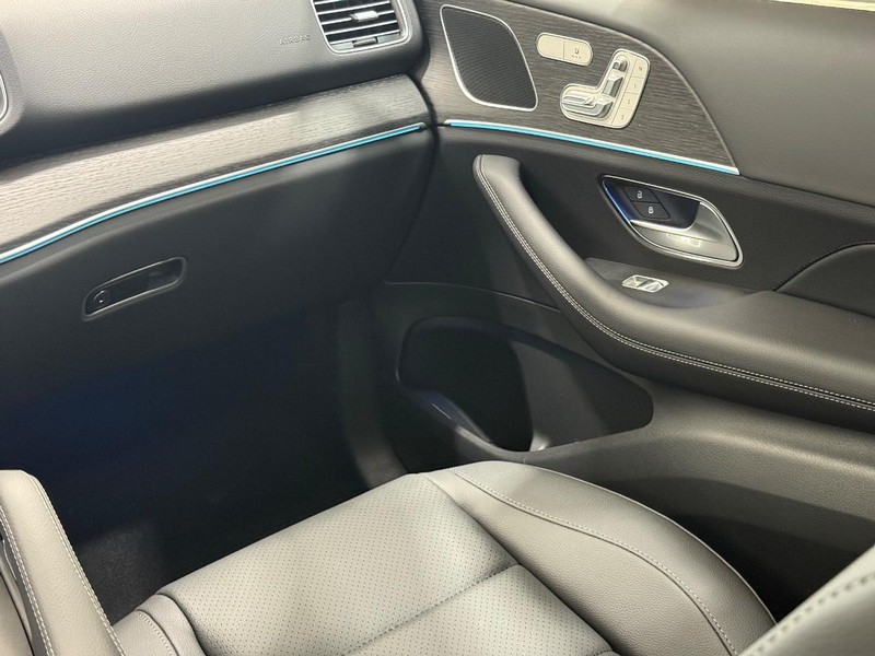 Mercedes-Benz GLE Vehicle Image 8