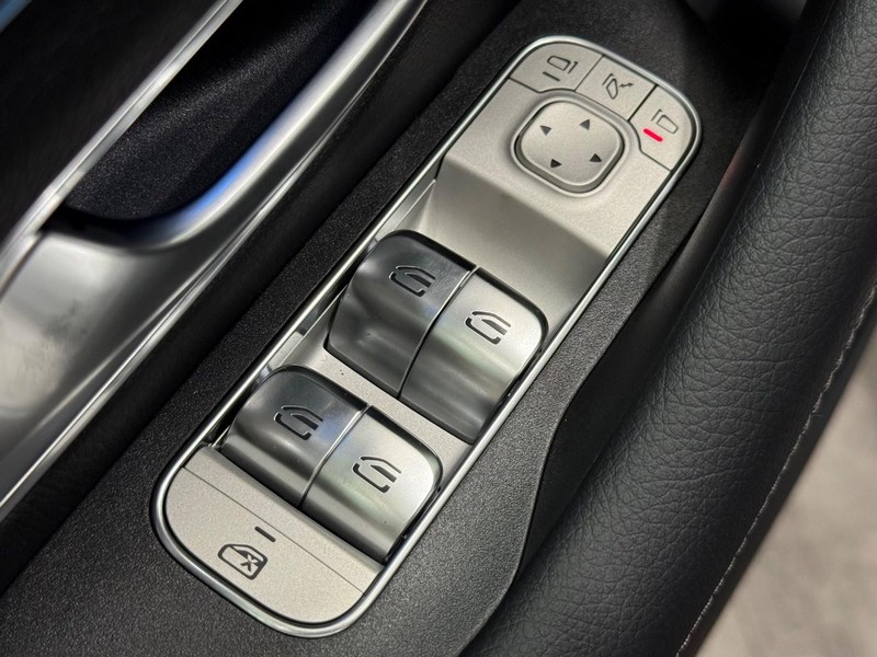 Mercedes-Benz GLE Vehicle Image 14