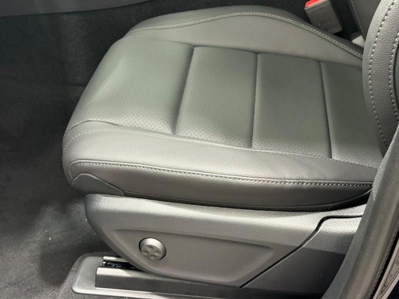 Mercedes-Benz GLE Vehicle Image 15