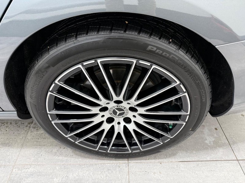 Mercedes-Benz C-Class Vehicle Image 5