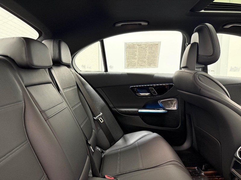 Mercedes-Benz C-Class Vehicle Image 8