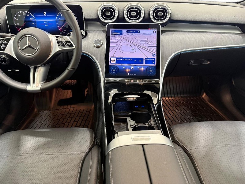 Mercedes-Benz C-Class Vehicle Image 9