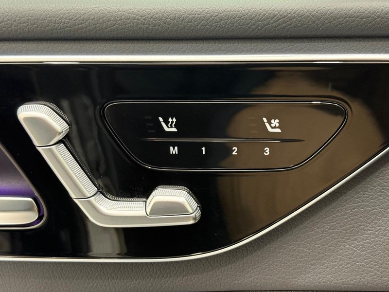 Mercedes-Benz C-Class Vehicle Image 13