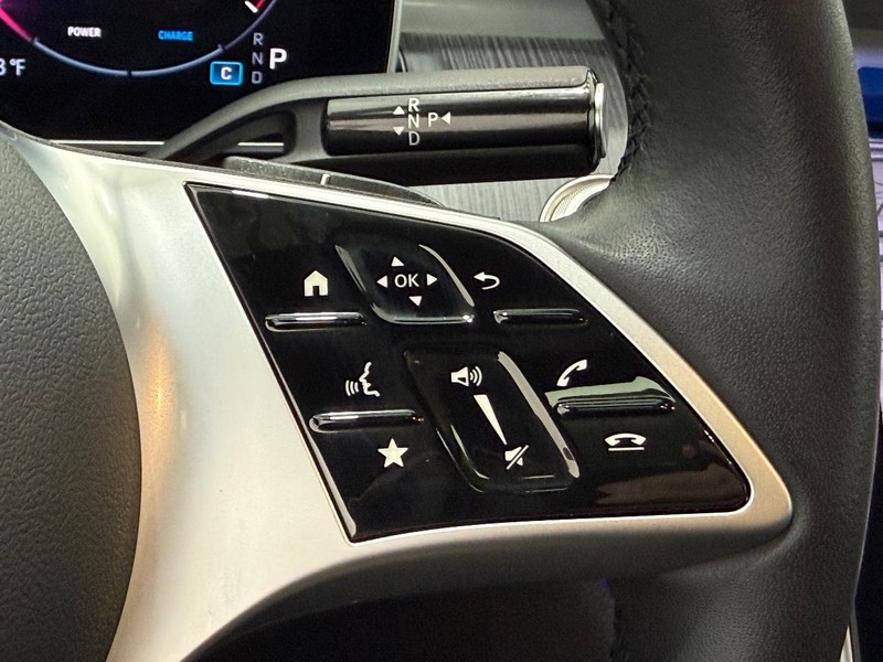 Mercedes-Benz C-Class Vehicle Image 15