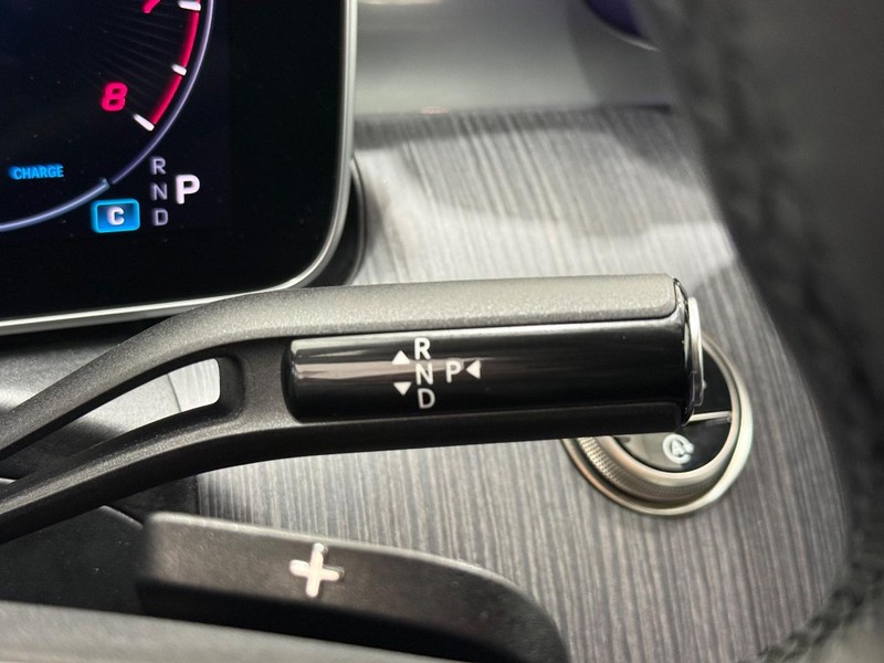 Mercedes-Benz C-Class Vehicle Image 16