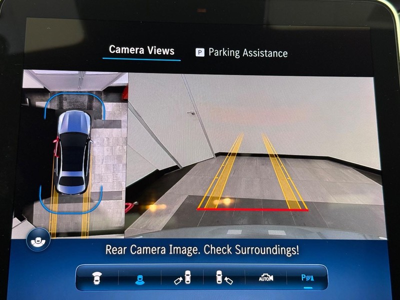 Mercedes-Benz C-Class Vehicle Image 17