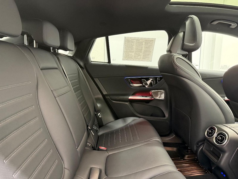 Mercedes-Benz GLC Vehicle Image 8