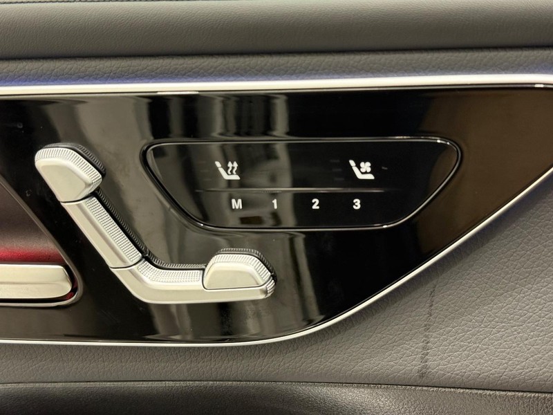 Mercedes-Benz GLC Vehicle Image 12