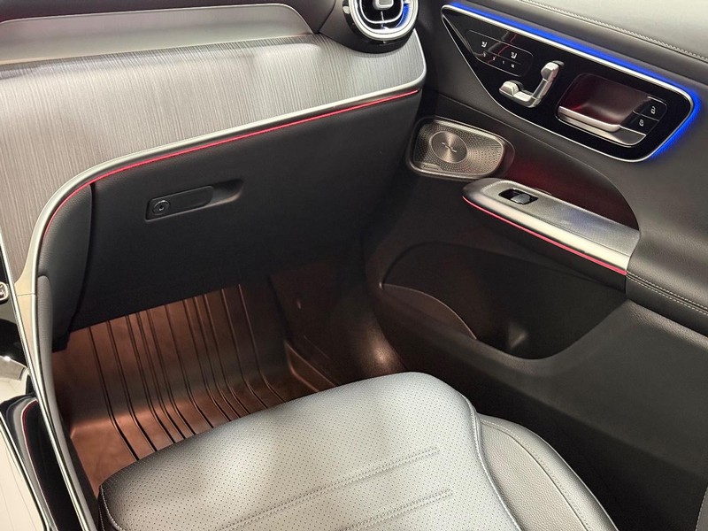 Mercedes-Benz GLC Vehicle Image 13