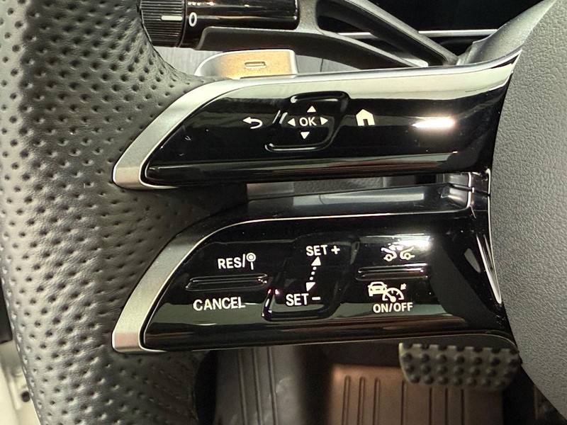 Mercedes-Benz GLC Vehicle Image 14