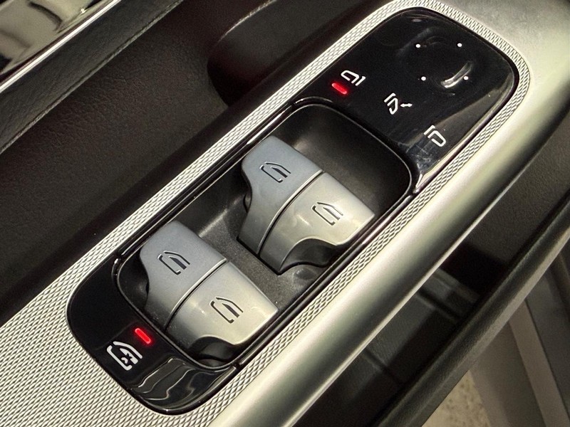 Mercedes-Benz GLC Vehicle Image 18