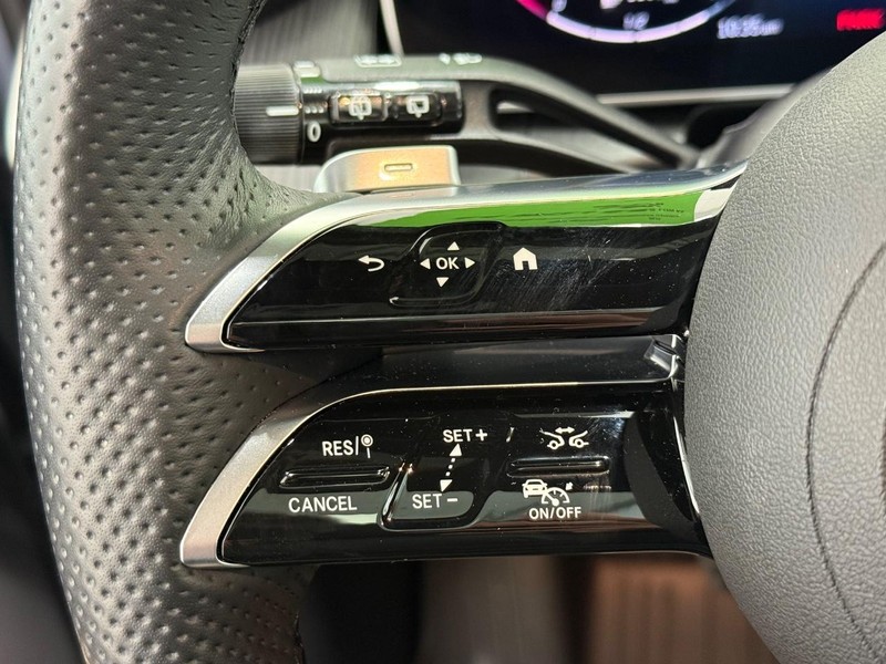 Mercedes-Benz GLC Vehicle Image 10