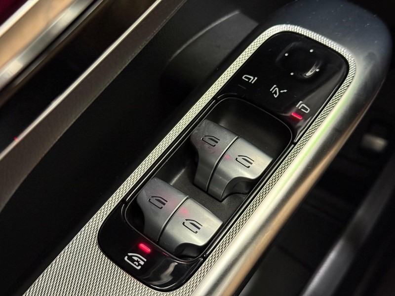 Mercedes-Benz GLC Vehicle Image 15