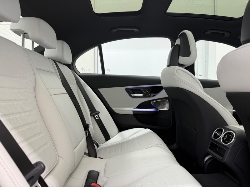 Mercedes-Benz C-Class Vehicle Image 5