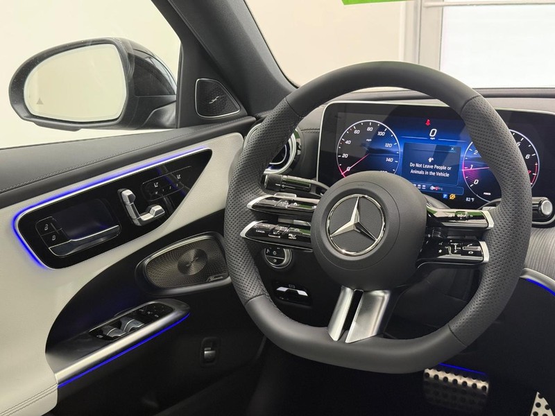 Mercedes-Benz C-Class Vehicle Image 8