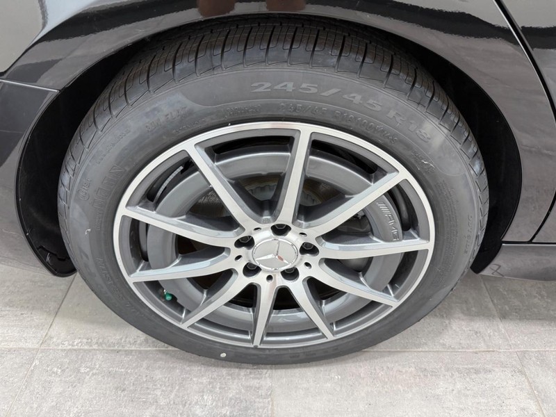 Mercedes-Benz C-Class Vehicle Image 3