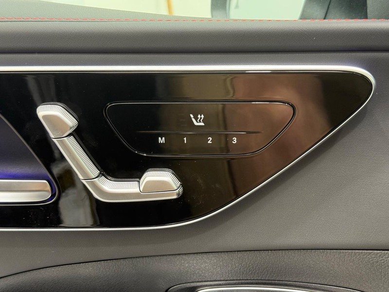 Mercedes-Benz C-Class Vehicle Image 10