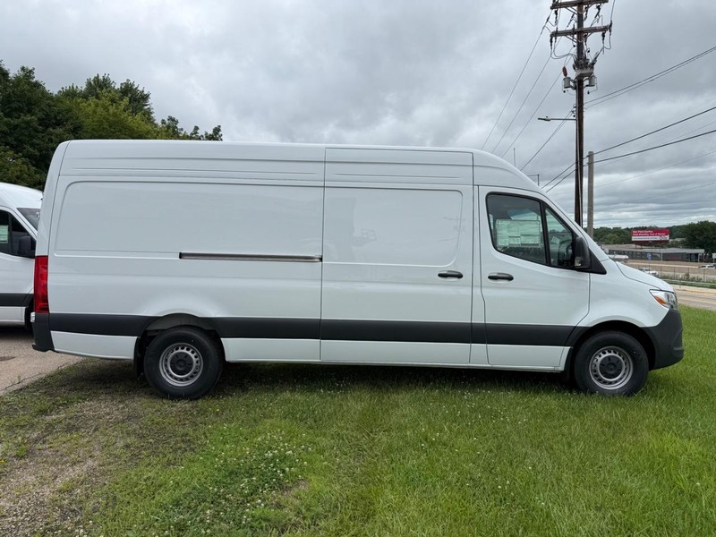 Mercedes-Benz Sprinter Cargo Van Vehicle Image 2