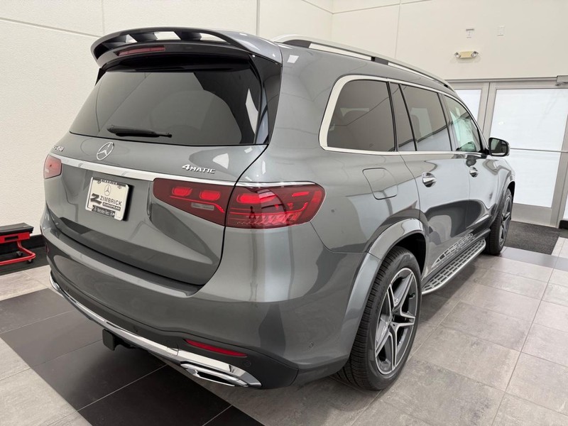 Mercedes-Benz GLS Vehicle Image 2