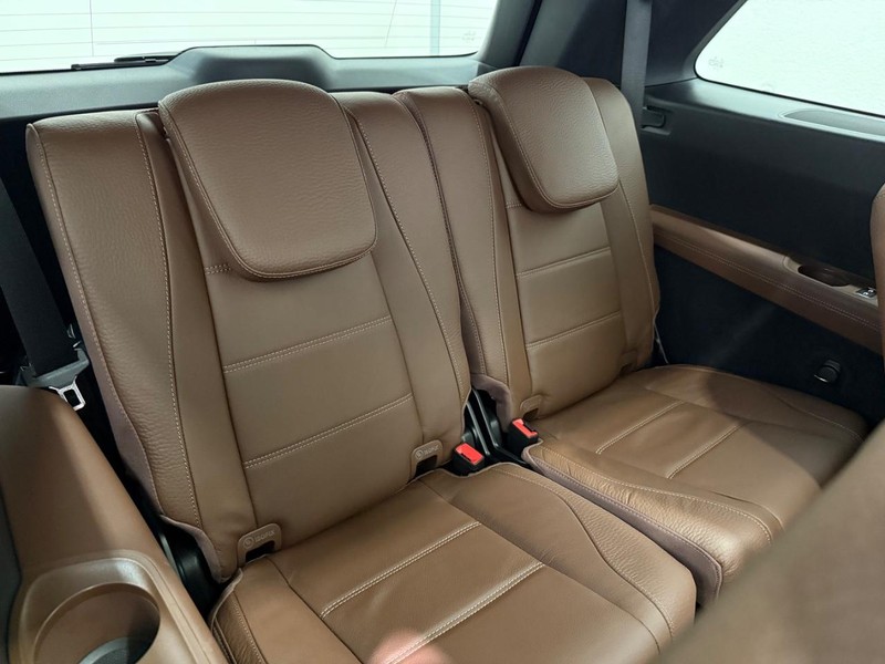 Mercedes-Benz GLS Vehicle Image 6