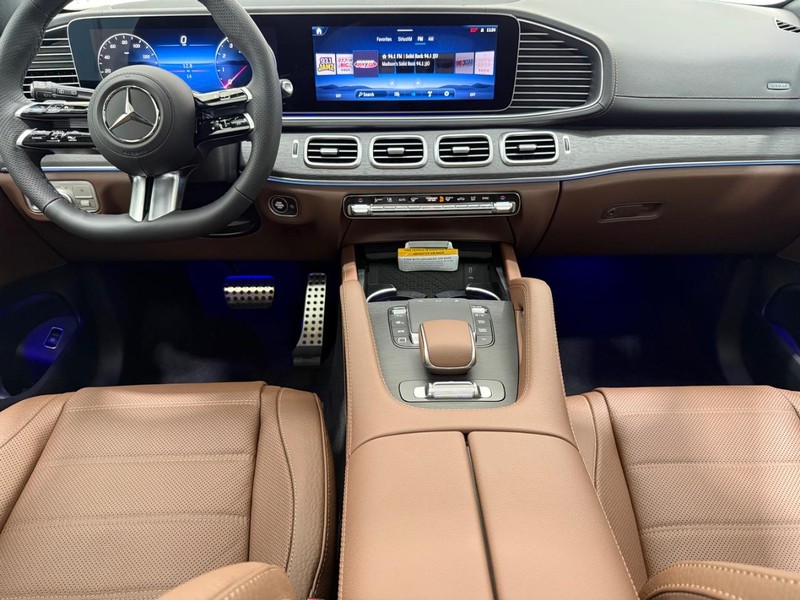 Mercedes-Benz GLS Vehicle Image 7