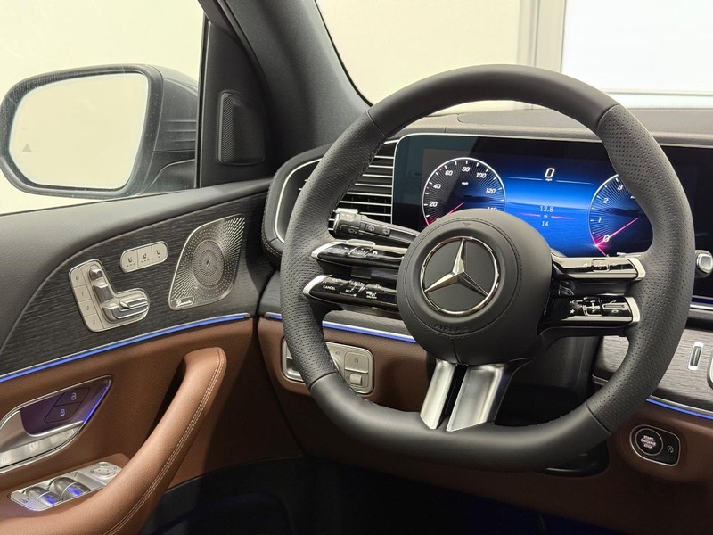 Mercedes-Benz GLS Vehicle Image 9