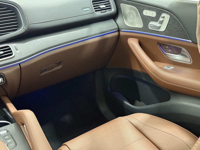 Mercedes-Benz GLS Vehicle Image 10