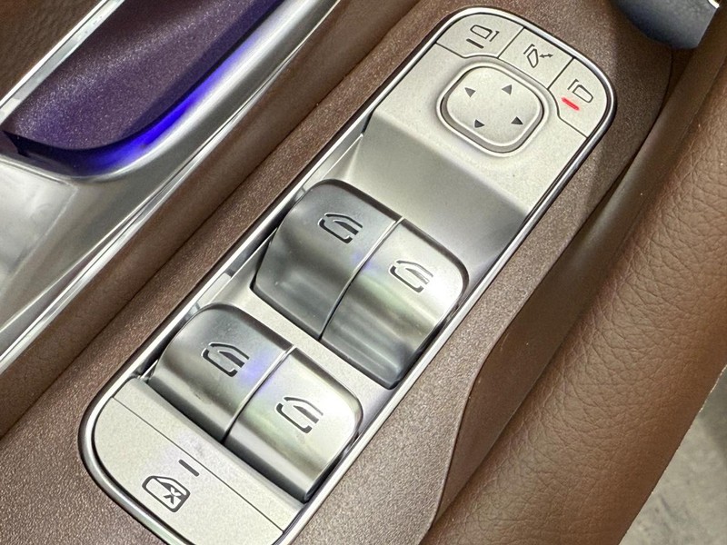Mercedes-Benz GLS Vehicle Image 16