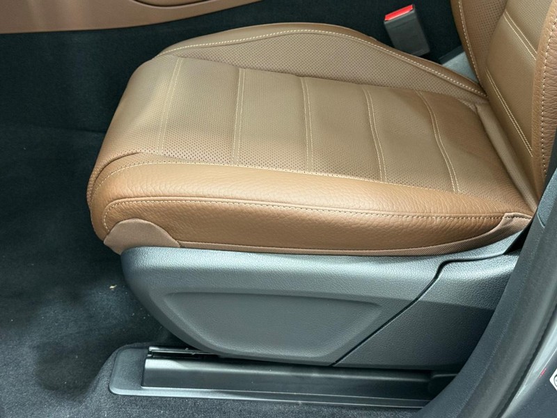 Mercedes-Benz GLS Vehicle Image 17