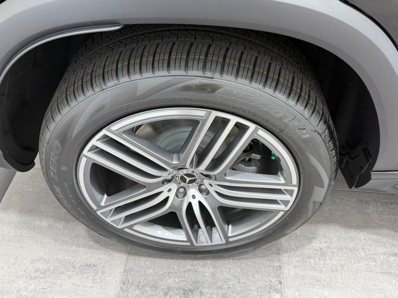 Mercedes-Benz GLS Vehicle Image 3