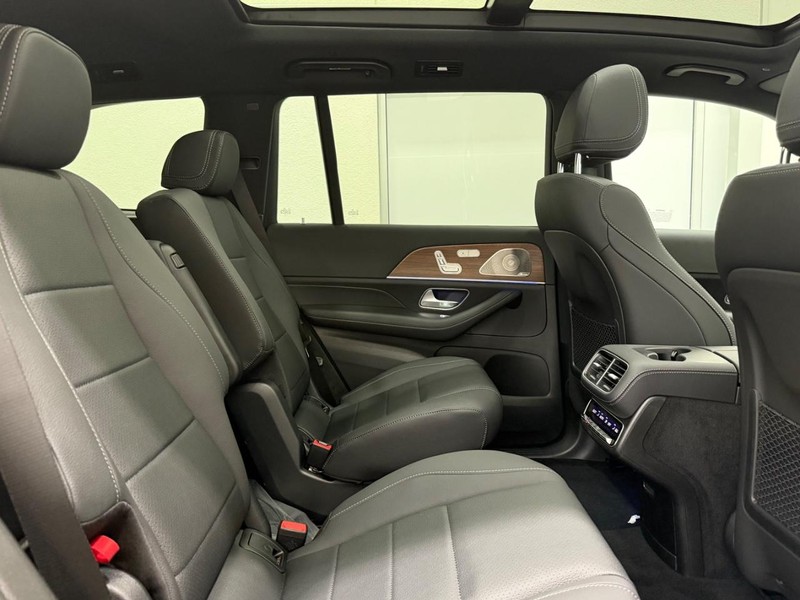 Mercedes-Benz GLS Vehicle Image 5