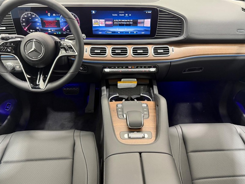 Mercedes-Benz GLS Vehicle Image 7