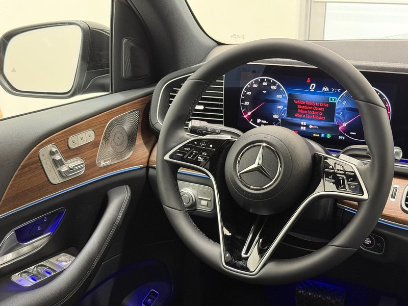 Mercedes-Benz GLS Vehicle Image 9