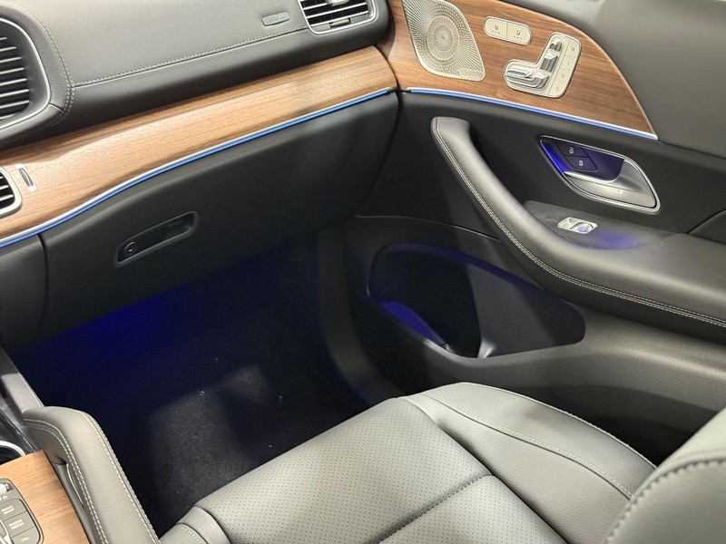 Mercedes-Benz GLS Vehicle Image 10