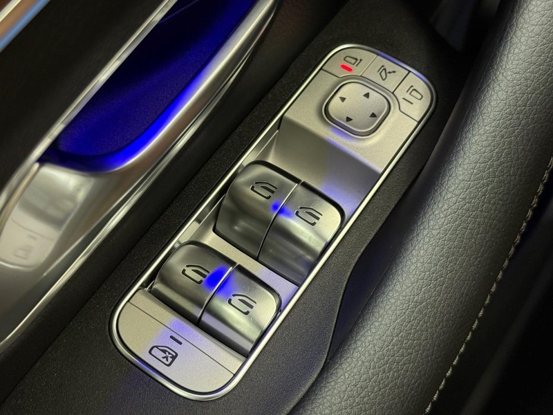 Mercedes-Benz GLS Vehicle Image 16