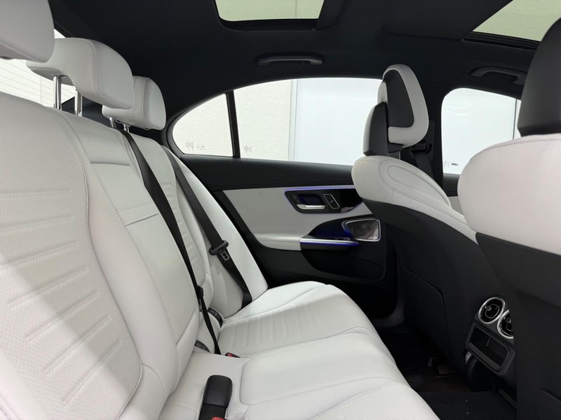 Mercedes-Benz C-Class Vehicle Image 4