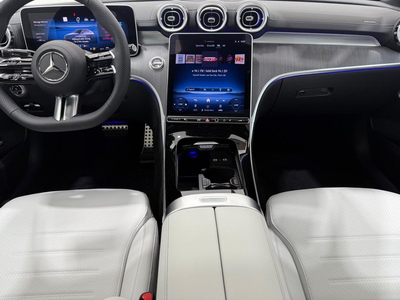 Mercedes-Benz C-Class Vehicle Image 5