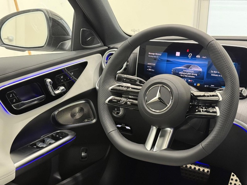 Mercedes-Benz C-Class Vehicle Image 7