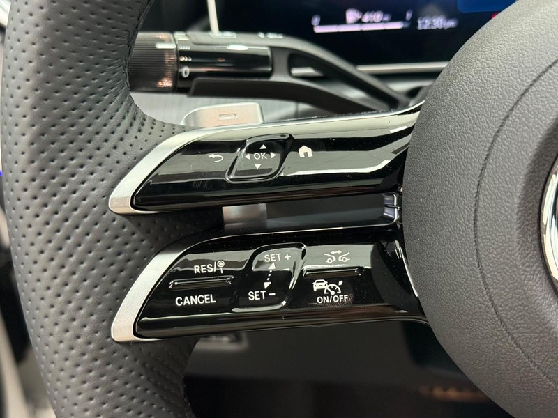 Mercedes-Benz C-Class Vehicle Image 10