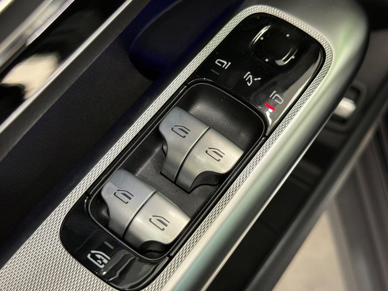 Mercedes-Benz GLC Vehicle Image 15