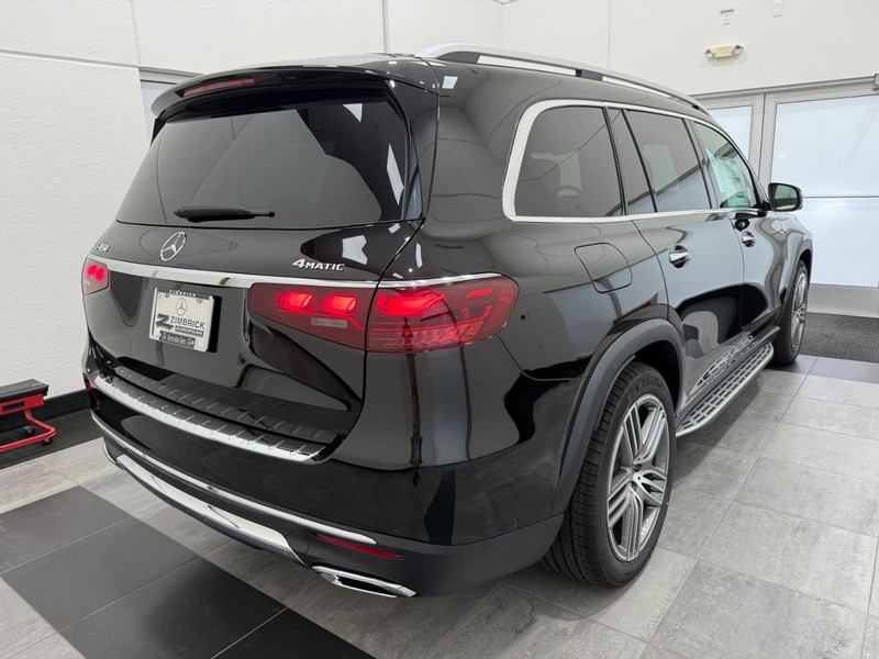 Mercedes-Benz GLS Vehicle Image 2