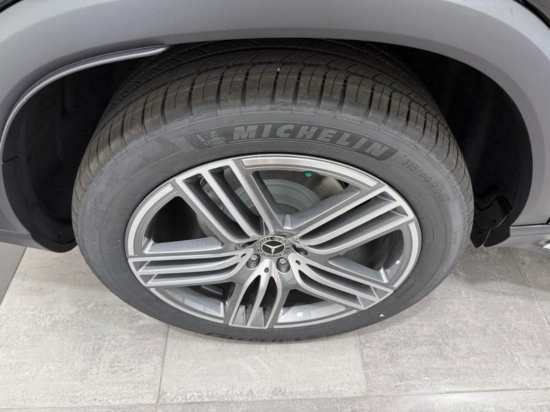Mercedes-Benz GLS Vehicle Image 3